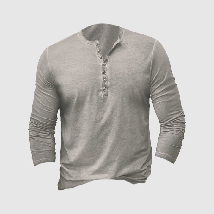 Heren Henley shirt lange mouw, combineer met jeans voor een moeiteloos stijlvolle casual herenoutfit.