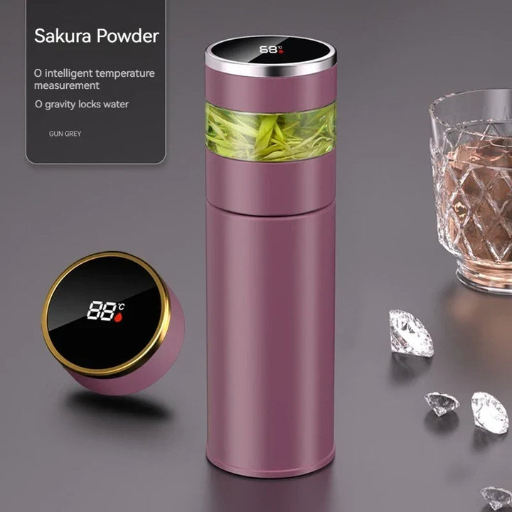 Houd je thee of koffie perfect op temperatuur met deze 450 ml isolerende fles met LED indicator en theefilter. BPA-vrij.