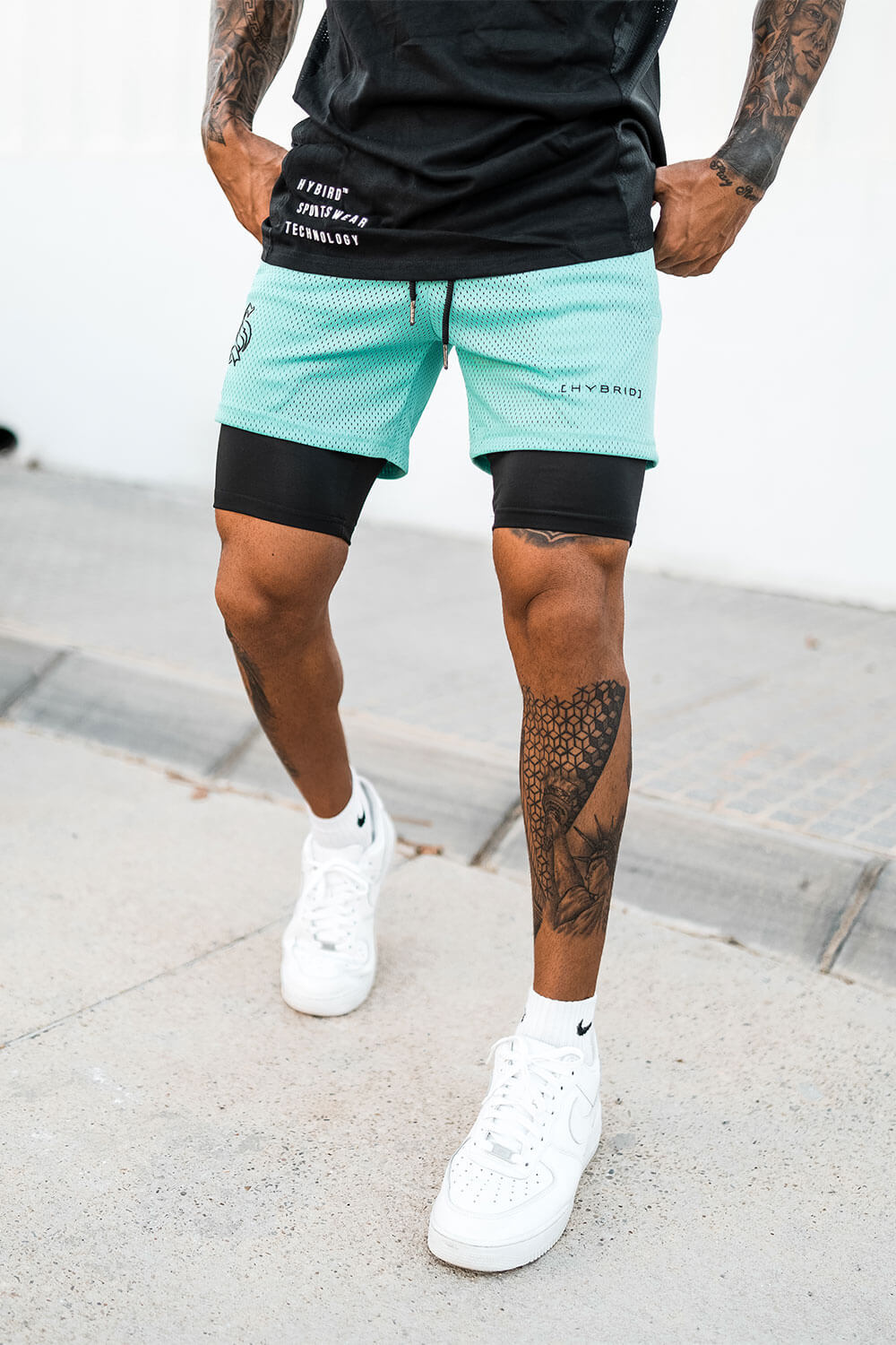 Ademende heren 2-in-1 sportshorts met compressie voor workout, gym en hardlopen.