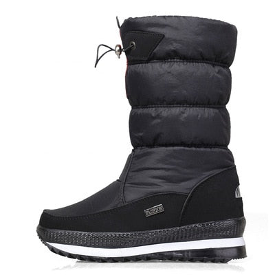 Detail van waterdichte zwarte dames snowboots, zacht en warm gevoerd voor optimaal comfort.