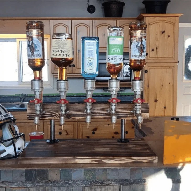 Functionele houten bar accessoire: drankdispenser voor cocktails, wijnen en andere dranken.