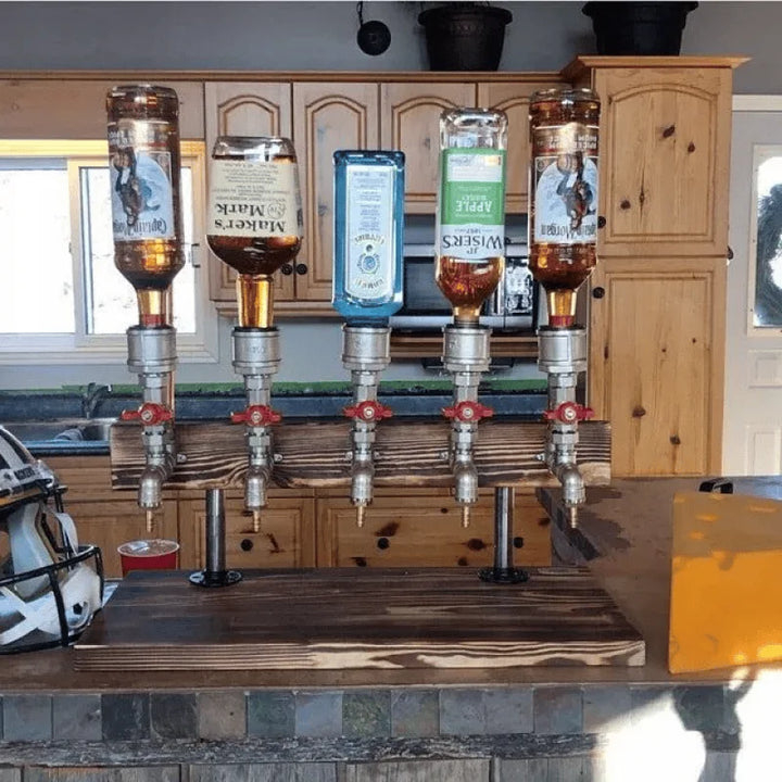 Functionele houten bar accessoire: drankdispenser voor cocktails, wijnen en andere dranken.