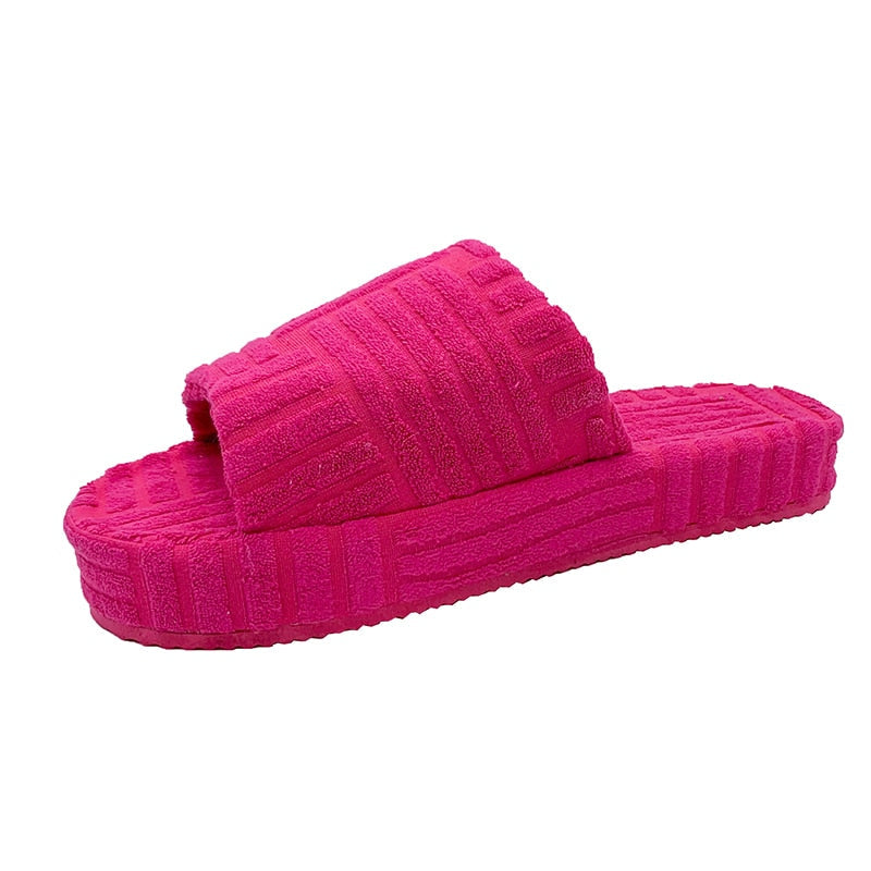 Diverse kleuren dames slof-slippers, KarliensSlippers, modieus en warm voor comfortabele winteravonden.