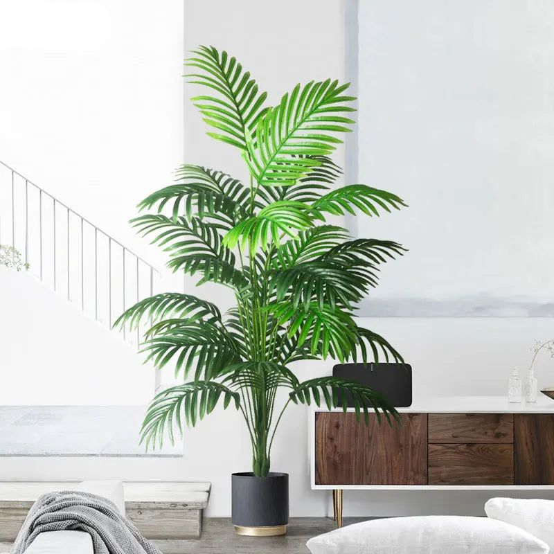 Realistische kunstmatige tropische palmboom. Perfecte groene decoratie voor binnen en buiten, onderhoudsvrij.