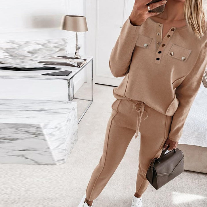 Zwart elegant LaurasPakje damespak, tweedelig en comfortabel. Geschikt als stijlvolle zakelijke kledingset.
