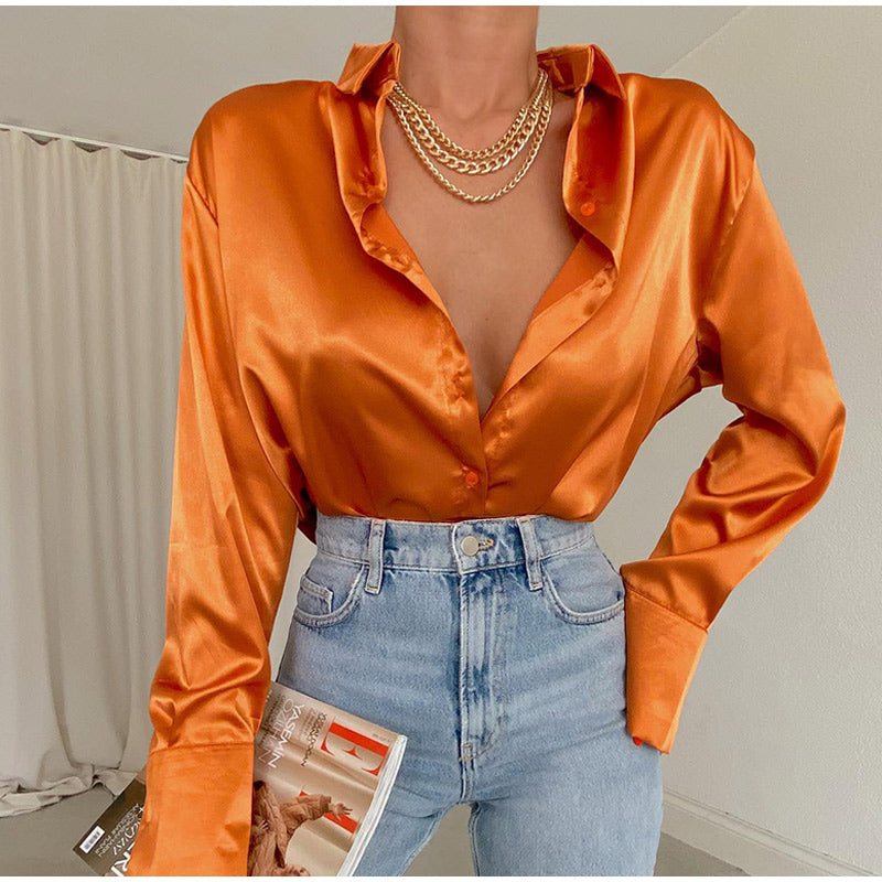 Comfortabele Sammie Satin blouse, een vrouwelijke en elegante top voor dagelijks gebruik.