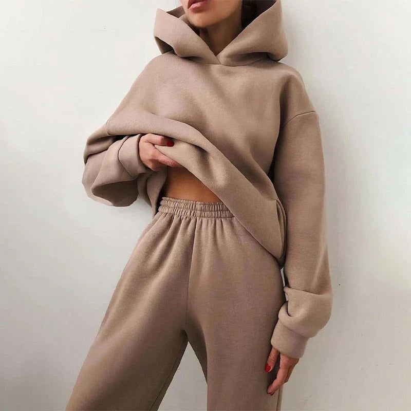 Veelzijdige dames oversized joggingset, ideaal als comfortabel huispak of trendy vrijetijdskleding.