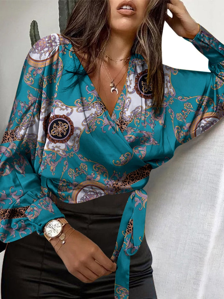 Comfortabele dames blouse Rozemarijn, een trendy top voor vrouwenmode. Geschikt voor casual en elegante looks.