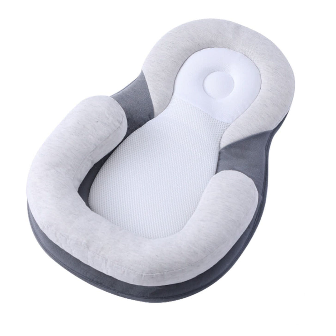 Baby slaapkussen met optimale ergonomische ondersteuning, aanbevolen voor pasgeborenen en babyverzorging.