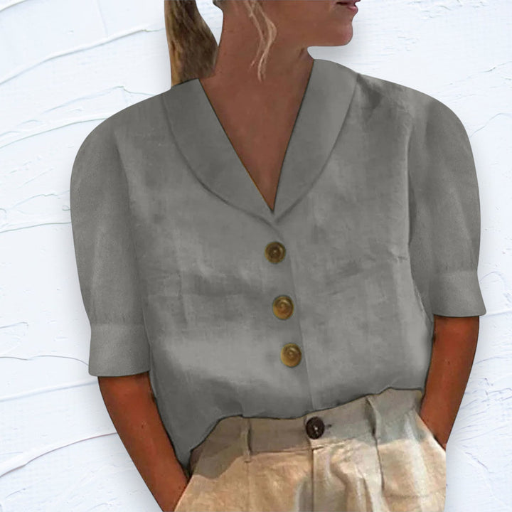Beige dames kraagtop, comfortabel en veelzijdig. Geschikt als zomertop of lente blouse voor dagelijkse kleding.