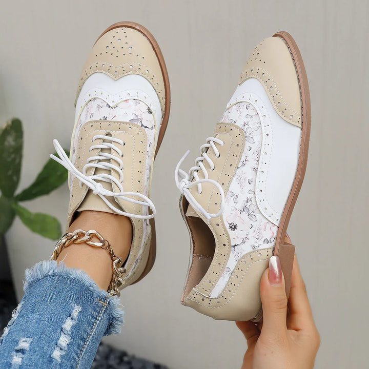 Comfortabele dames oxfordschoenen met glanzende metallic finish; elegante veterschoenen.