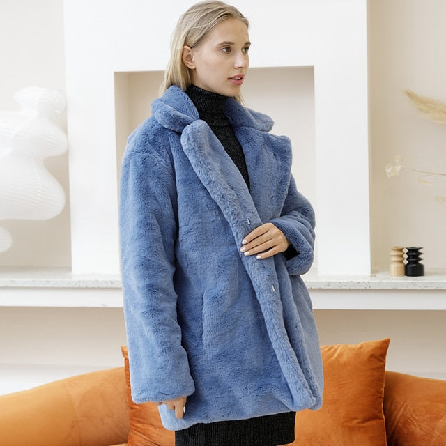Warme & stijlvolle dames teddy jas, chique winterkleding met losse pasvorm. Essentieel voor vrouwenmode.