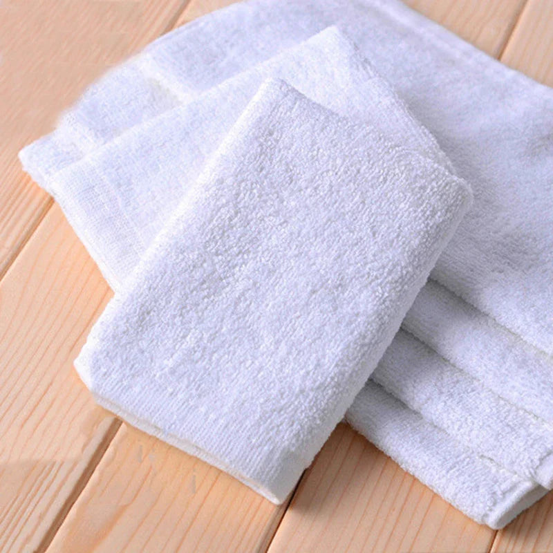 Witte luxe katoenen handdoekenset (10 stuks) voor badkamer; zacht, absorberend & duurzaam badtextiel.