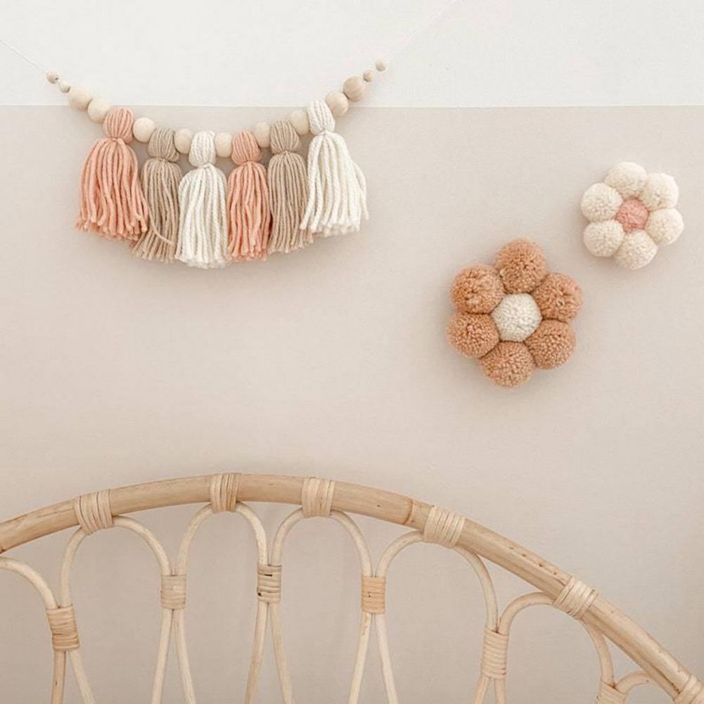 Schattige houten babyslinger, perfect als neutrale wanddecoratie kinderkamer.