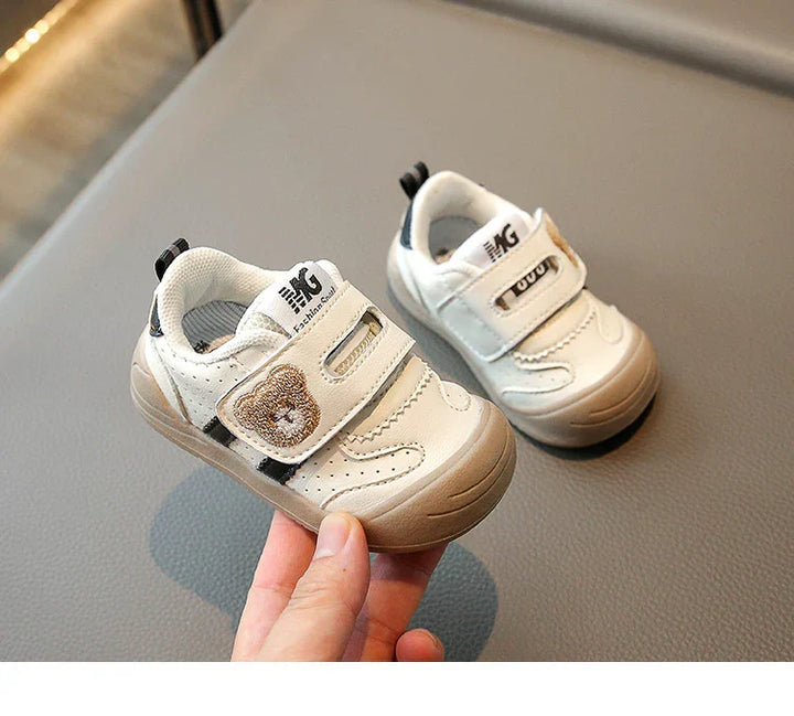 Unisex babyschoenen voor eerste stapjes, met antislipzool en handig klittenband. Berenontwerp voor baby's.
