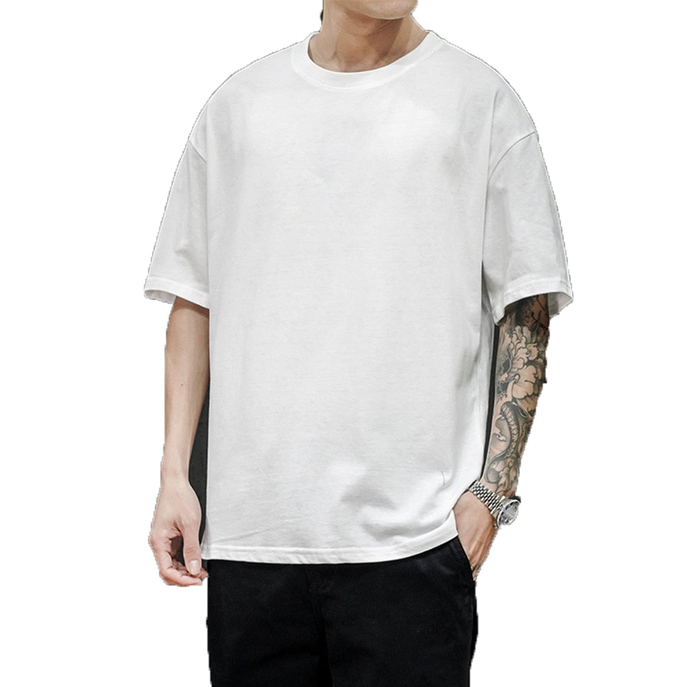 Zacht heren oversized T-shirt in effen kleur, losse pasvorm. Trendy casual kledingstuk voor diverse gelegenheden.