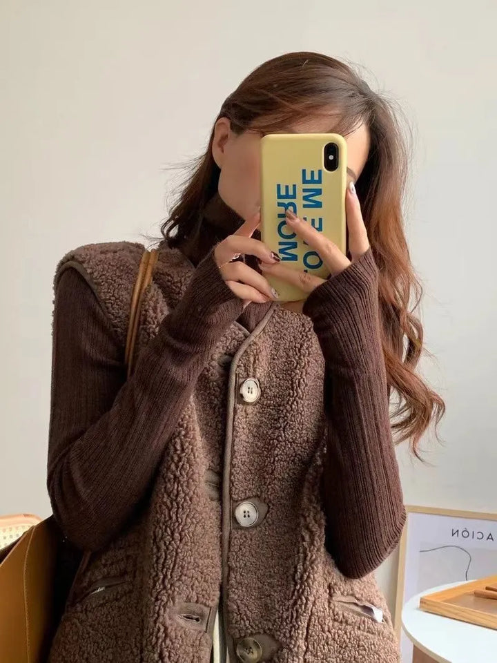 Dit stijlvolle dames wollen gilet combineert warmte met een tijdloze look.