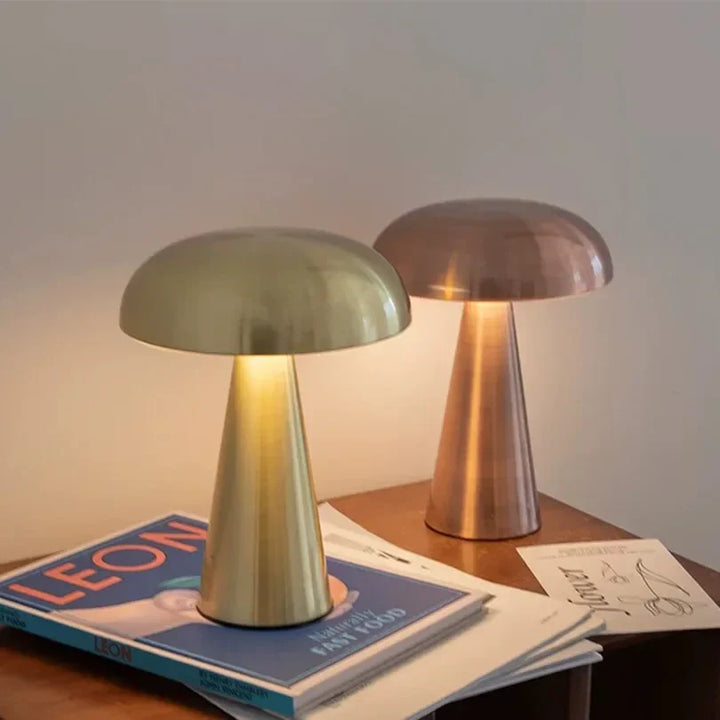 Metalen paddenstoel tafellamp met geïntegreerde dimbare LED verlichting. Oplaadbaar en draadloos.
