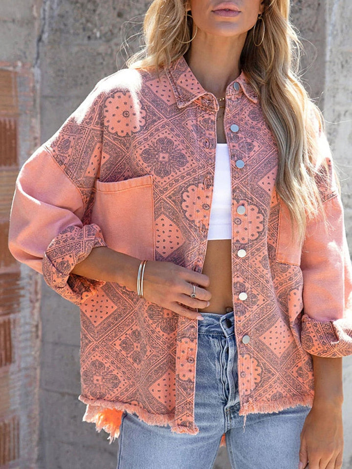 Dames vintage jasje roze met opvallend bohemian patroon en knoopjes. Een trendy item voor damesmode.