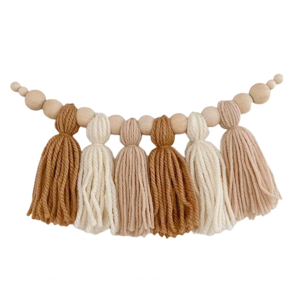 Schattige houten babyslinger, een perfect babycadeau voor de kinderkamer.