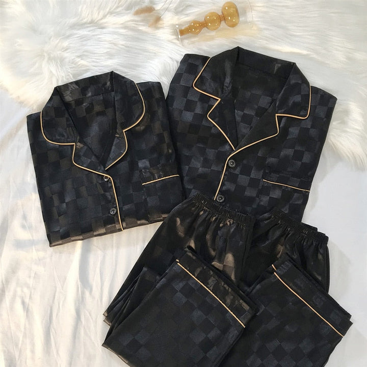 Zachte, comfortabele SleepyPyjama™ voor dames en heren. Ideaal als warme winterpyjama of loungewear.
