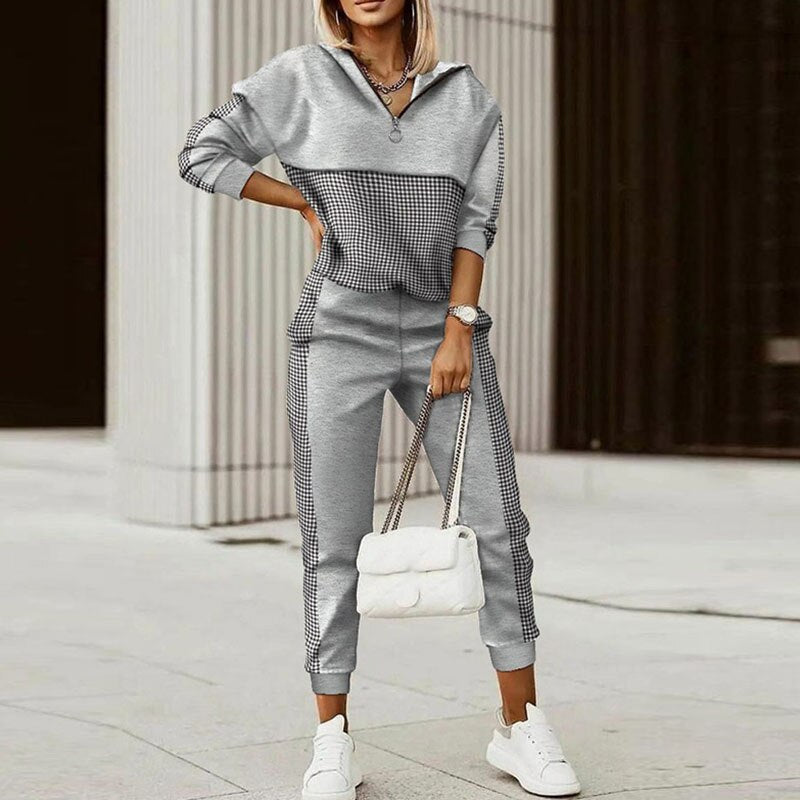 Volledig dames trainingspak 'SalmasPakje' met stijlvolle print, perfect voor sportieve mode of als ontspannen huispak.