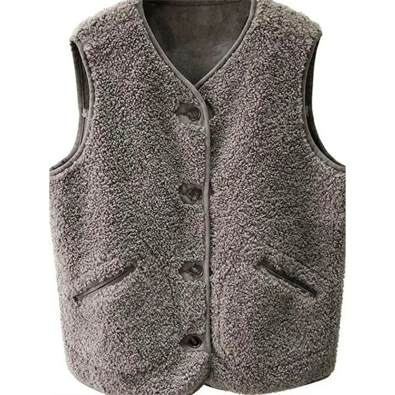 Mouwloos wollen gilet voor dames, luxueus en loosefit, heerlijk warm in de winter.