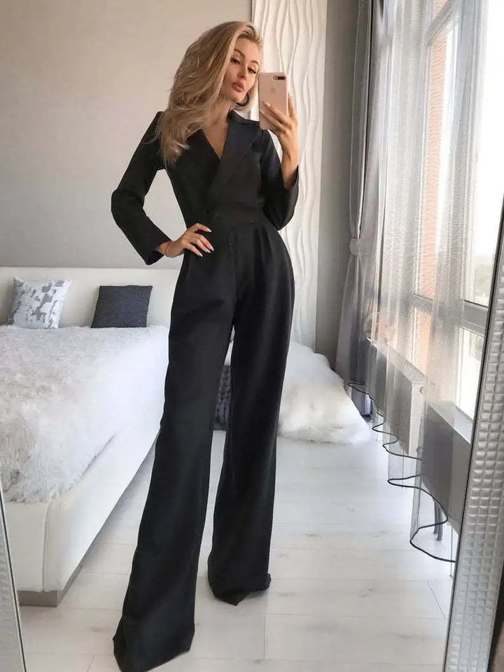 Elegante dames jumpsuit met lange mouwen, perfect voor avondkleding of een chique dagelijkse outfit.