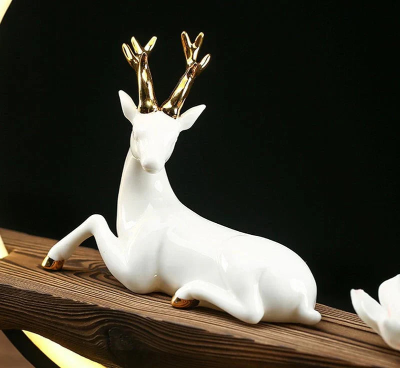 Unieke witte hert wierookbrander lamp, combineert licht en aroma voor een serene en warme sfeer.