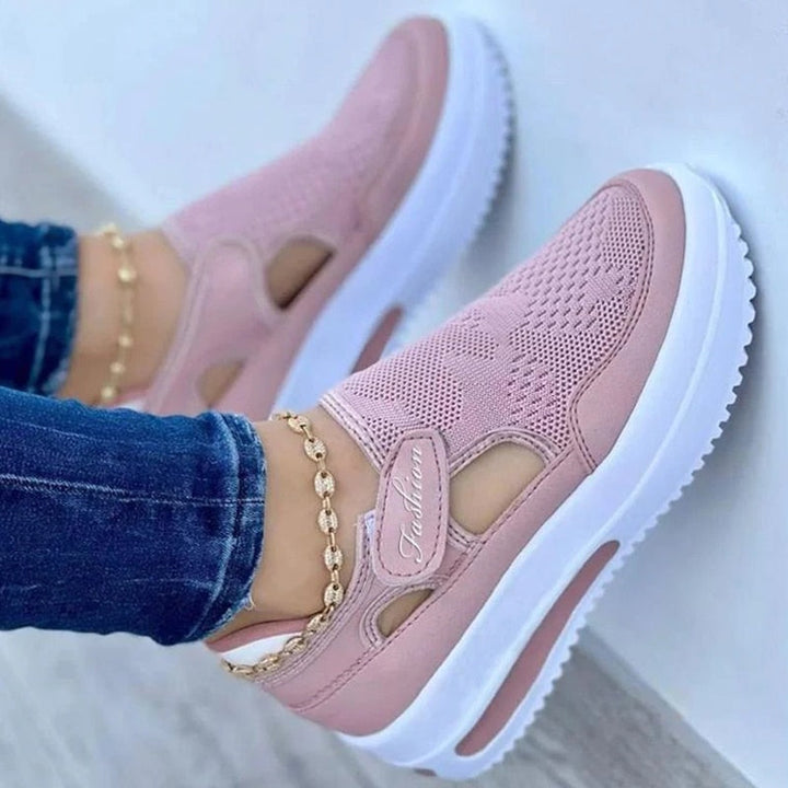 Zijaanzicht van trendy Dames Sasa sneakers. Deze comfortabele casual schoenen zijn perfect voor elk seizoen.