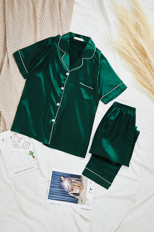 Zachte dames pyjama van hoogwaardige stof, ideaal als loungewear.
