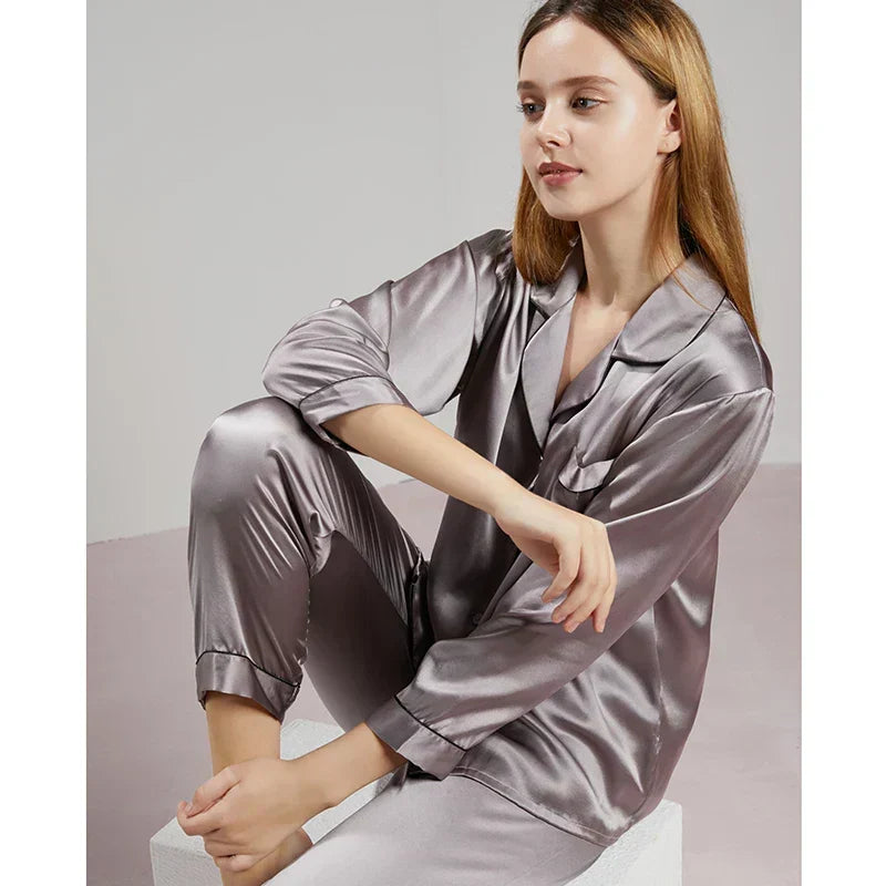 Chic dessin damespyjama set, comfortabel & elegant voor vrouwen.