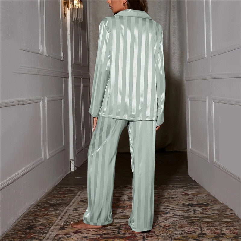 Luxe zijden pyjama set 'Nina' voor vrouwen. Comfortabele en ademende slaapkleding, pure ontspanning.
