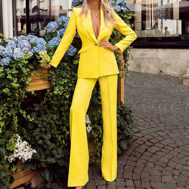 Elegante damesblazer van het SylviasPakje, perfect voor een complete zakelijke look of casual chic.