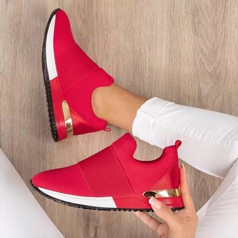 Zwarte dames sneakers: veelzijdige comfort schoenen met veters. Geschikt voor elke dag, lente en zomer.
