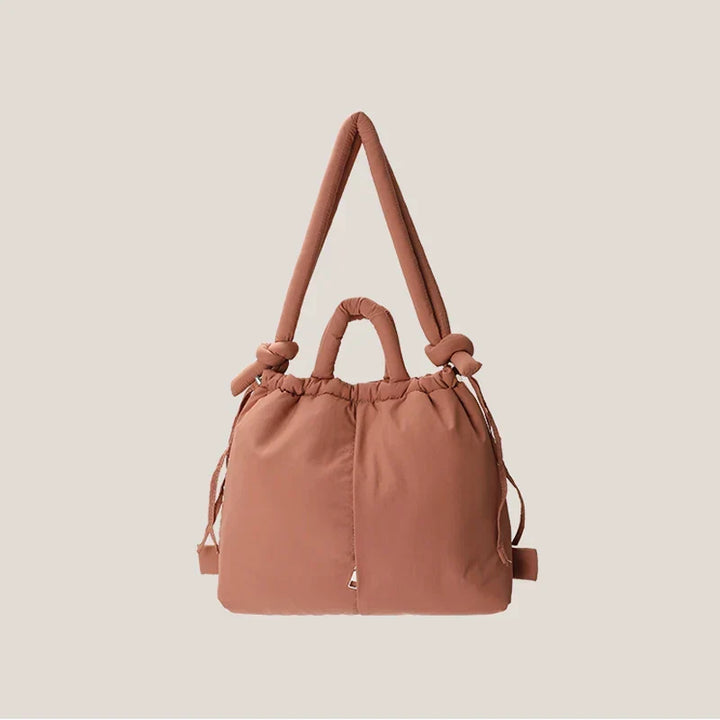 Stijlvolle beige dames puffer handtas, veelzijdig en praktisch. Een must-have accessoire voor elke moderne outfit.