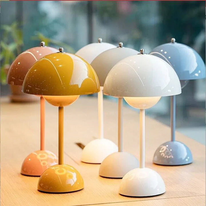 Compacte paddestoel designlamp MushLuxe, dimbare USB LED tafellamp ideaal voor sfeervolle decoratie.