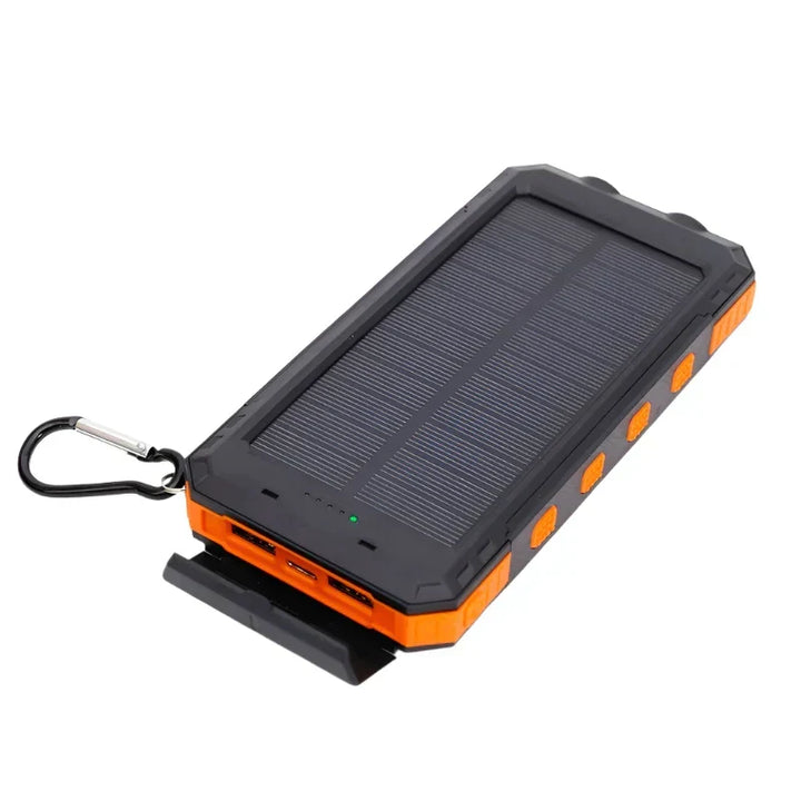 Milieuvriendelijke zonne-energie powerbank voor het opladen van smartphones en tablets onderweg.