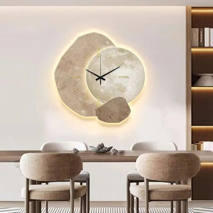 Stille Scandinavische wandklok, minimalistisch design, perfect voor rustige woonkamer of kantoor.