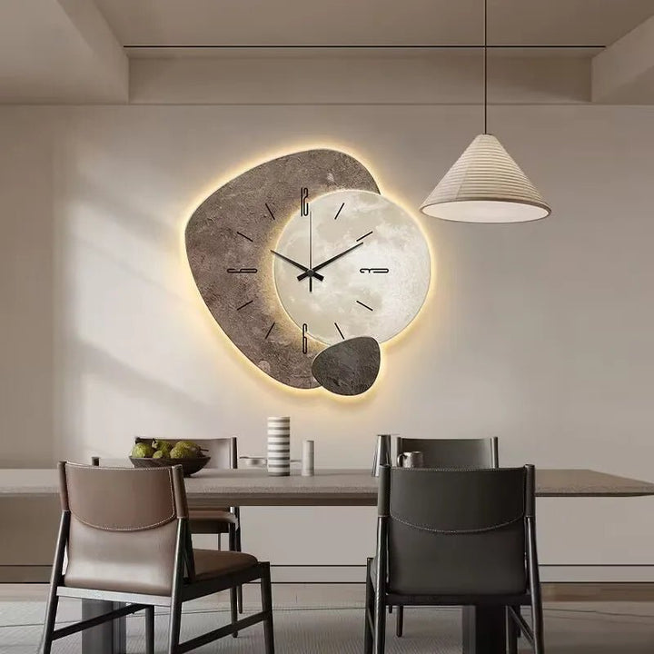 Houten minimalistische wandklok met Scandinavisch design, stijlvolle woondecoratie, stil uurwerk.