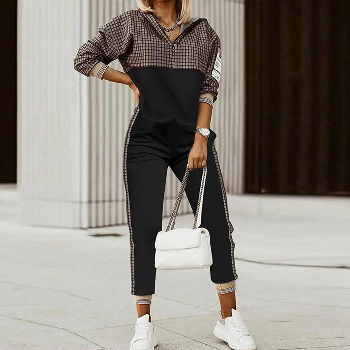 Comfortabel tweedelig dames huispak met trendy print, ideaal voor ontspanning of als casual vrijetijdskleding.