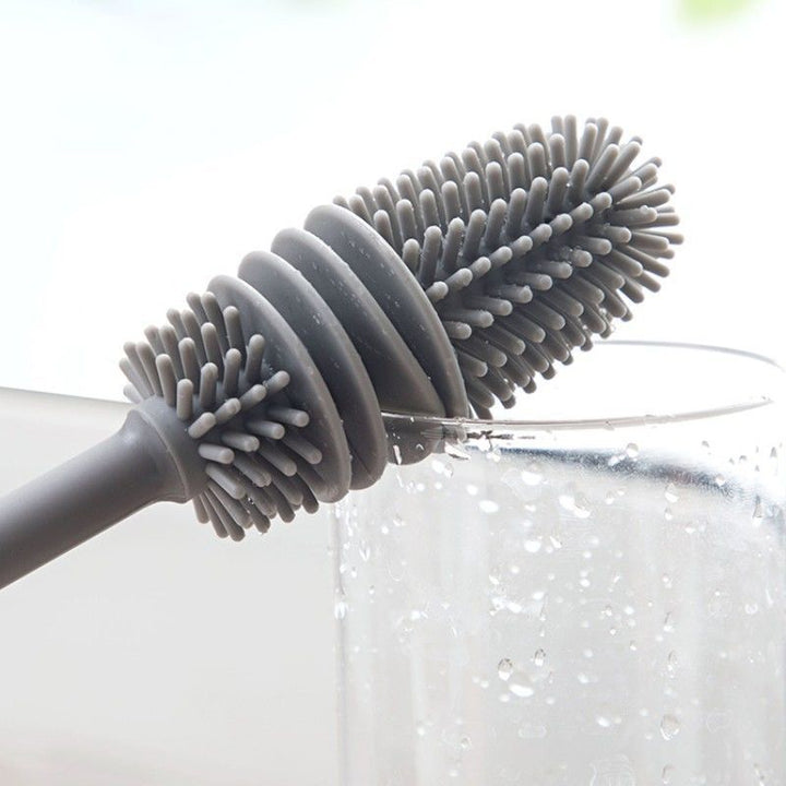 Flexibele siliconen flessenborstel, ideaal voor hygiënische schoonmaak van smalle openingen en vazen.