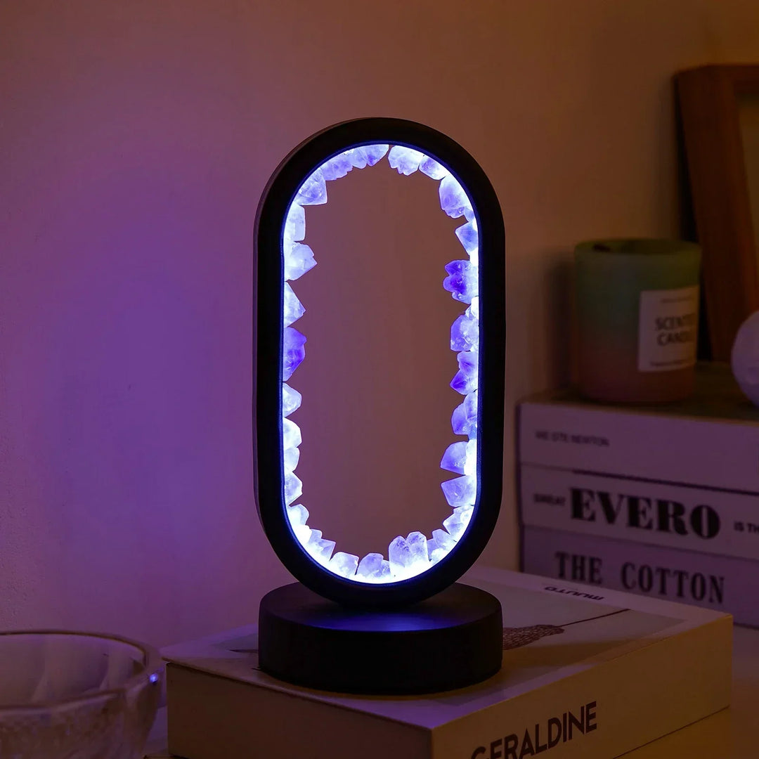 Decoratieve amethist celestiet lamp, ideaal voor slaapkamer of meditatiehoek, rustgevend effect.