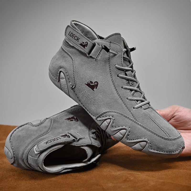 Detail van een comfortabele heren instapsneaker, toont het ademende materiaal en de flexibele zool.