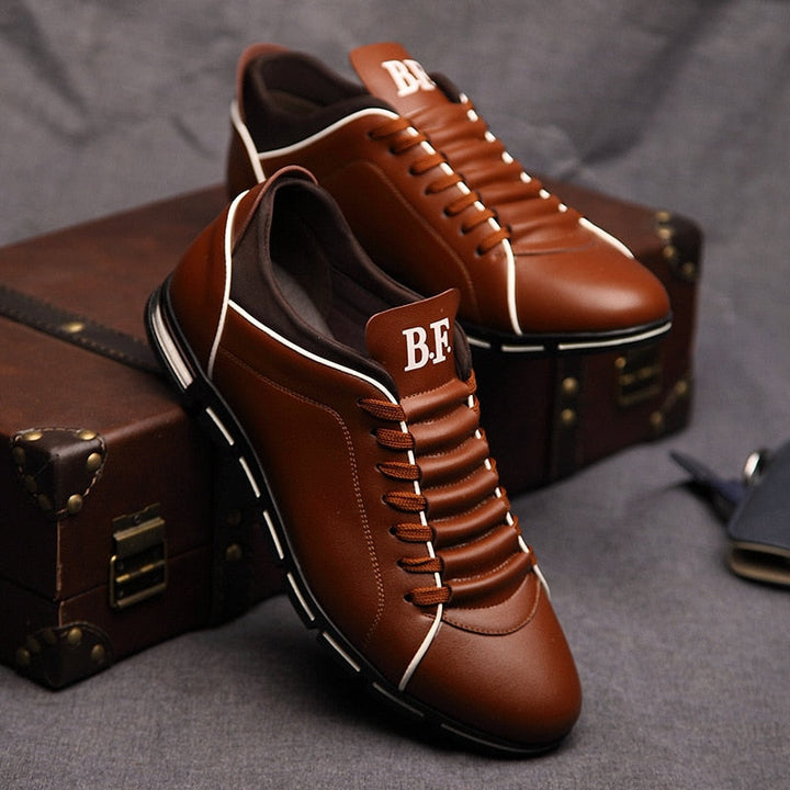 Bruine casual herensneakers, comfortabel en stijlvol voor dagelijks gebruik. Ideale voetmode.