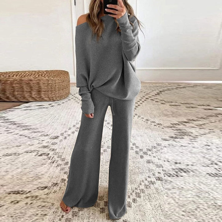 Dames stijlvolle loungewear set; comfortabel huispak met moderne flared broek, ideaal voor thuis en relaxen.