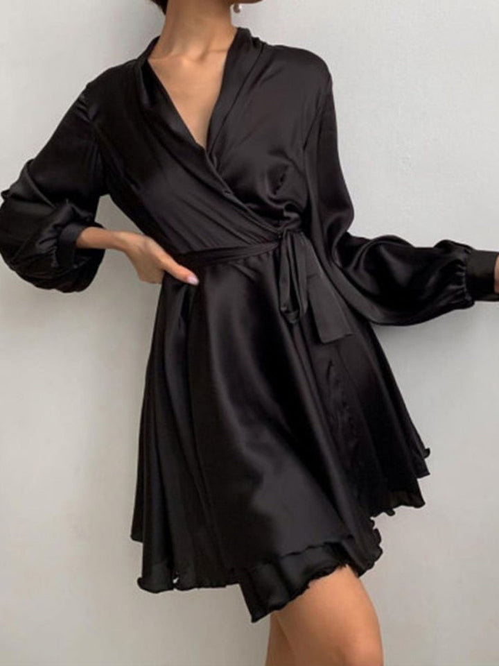 Stijlvolle korte Sascha wikkeljurk; elegante damesjurk perfect voor feestjes. Comfortabel en modieus.