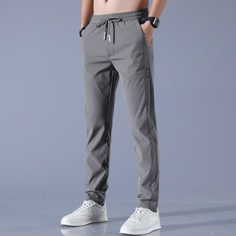 Heren stretch chino broek in een comfortabele pasvorm, ideaal voor dagelijks gebruik en veelzijdige outfits.