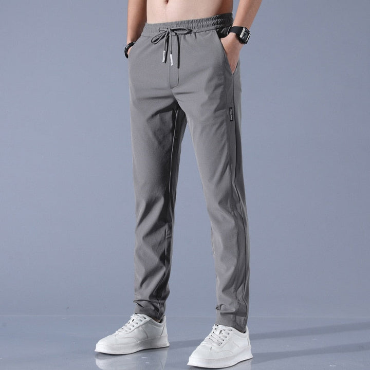 Heren stretch chino broek in een comfortabele pasvorm, ideaal voor dagelijks gebruik en veelzijdige outfits.