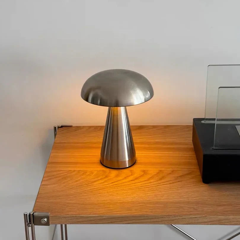Dimbare retro paddenstoel LED tafellamp, oplaadbaar en draadloos. Sfeervolle verlichting voor modern interieur.